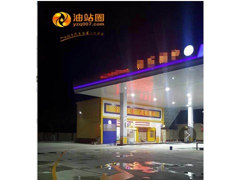 78108  河南邓州镇上加油站出售，面积6.5亩，商业用地2.5亩，加油机五台，有枪10把，两栋五开间双层房，30立方双层防爆灌4个，报价1720万，价可谈。