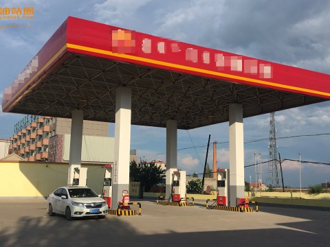  781911内蒙通辽市县城中心加油站出售，面积2000平，加油机4台8杆枪，营业额六万左右，中石油价格，主要是汽油，出售2400万。