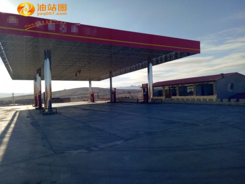 78215内蒙乌兰察布市国道加油站出售，加油机6台，附近有个旅游景点，营业额2万多，出售1000万。
