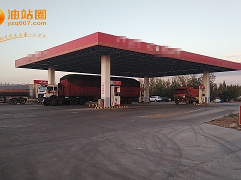 78234内蒙鄂尔多斯国道加油站出售，面积4000平，加油机4台，证件齐全，营业额8-11万，出售价1100万。