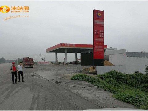 7958河南南阳国道靠镇加油站出售，面积10亩，营业额15万，柴油多，手续齐全，柴油多，报价1500万。 一手信息，本地老板会员免费！