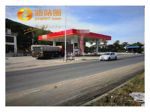   710105辽宁大连镇上加油站出售，面积6亩左右，加油机4台，手续齐全 ，商业用地，每天20-30吨，车流量大，报价1200万。 2017最新加油站一手信息，本地老板会员免费！www.yzq007
