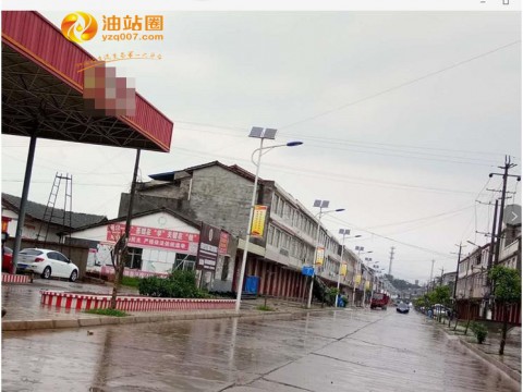 710188四川绵阳市江油市乡镇两个加油站出售，一个营业额8000多，报价380万，一个刚改造好，日营业1万多，老板没空管理出售，报价420万，镇人口都是15000多。 2017最新加油站一手信息，本