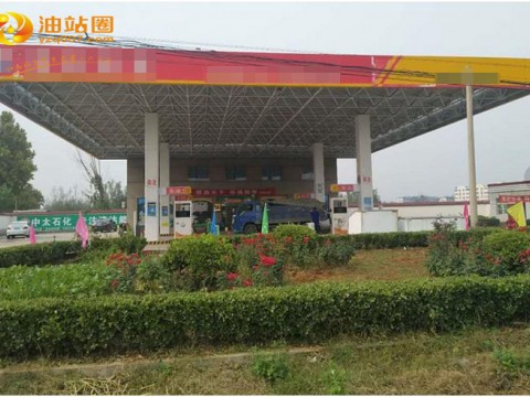  710162河南焦作市加油站出售出租，面积3亩多，加油机4台，手续齐全，一个月营业额100万 左右，价格详谈。 2017最新加油站一手信息，本地老板会员免费！www.yzq007.com油站圈“油站
